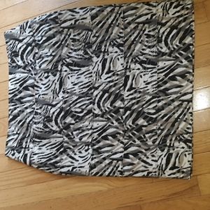 Very good owned skirt medium  .Alfani..